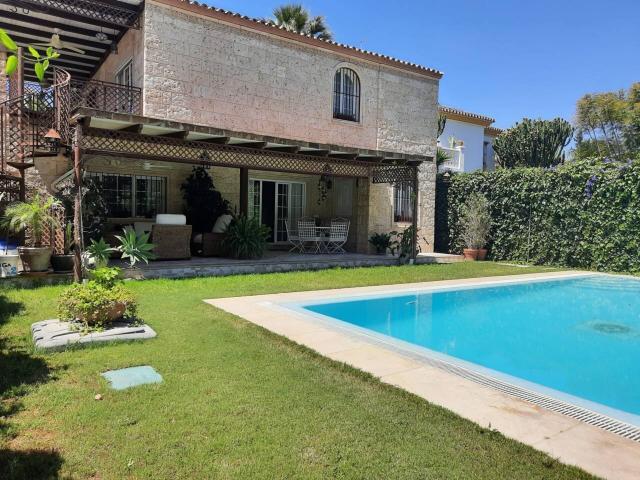 Venta de chalet adosado en Marbella,Nueva Andalucia
