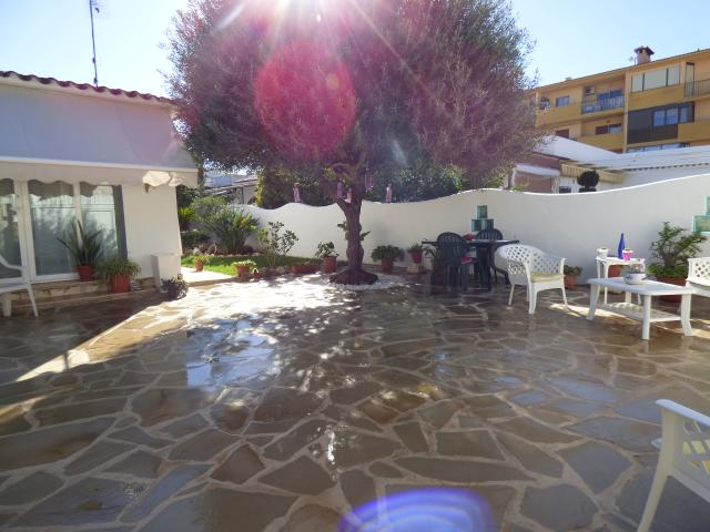 VENTA DE CHALET EN LAS MARINAS, 1ª LINEA