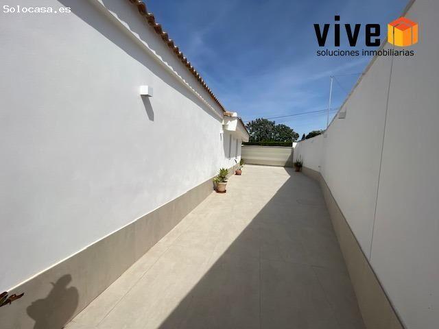 VENTA DE CHALET EN URBANIZACION LA LAGUNA, EN PALOMARES DEL RIO