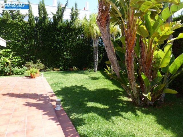 Venta de chalet Km 3 con 1200 m2 de parcela en La Manga