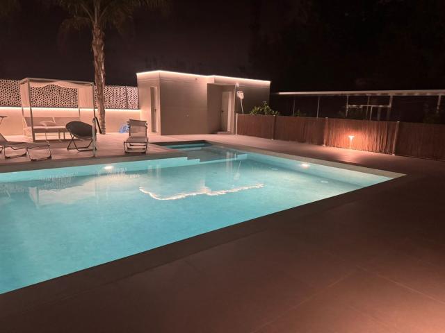 VENTA DE CHALET Y APARTAMENTO CON PISCINA VISITALA 616652603