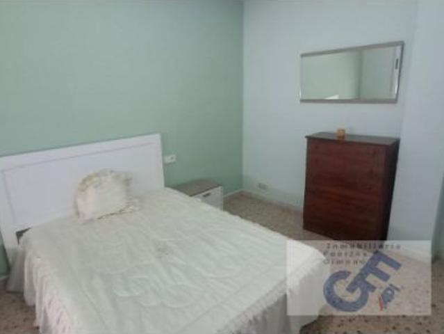 VENTA DE COMODA VIVIENDA EN PLANTA PRIMERA DE CALLE CERVANTES