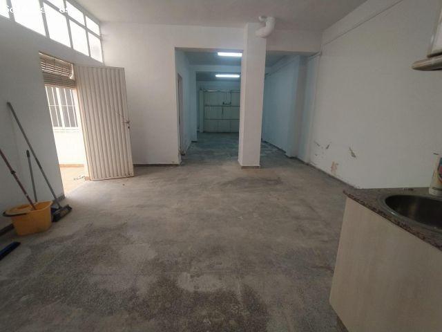 VENTA DE COCHERA ALMACÉN EN BARRIADA CUATRO SANTOS. !
