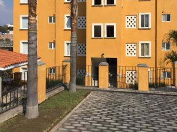 Venta de departamento céntrico en Cuernavaca, San Antón, con alberca y jardín