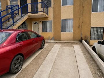 Venta de Departamento en Lomas del refugio planta baja y ampliacion atras