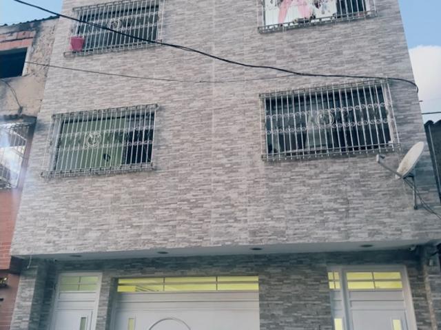 Venta de Edificio Comercial Residencial en Catia