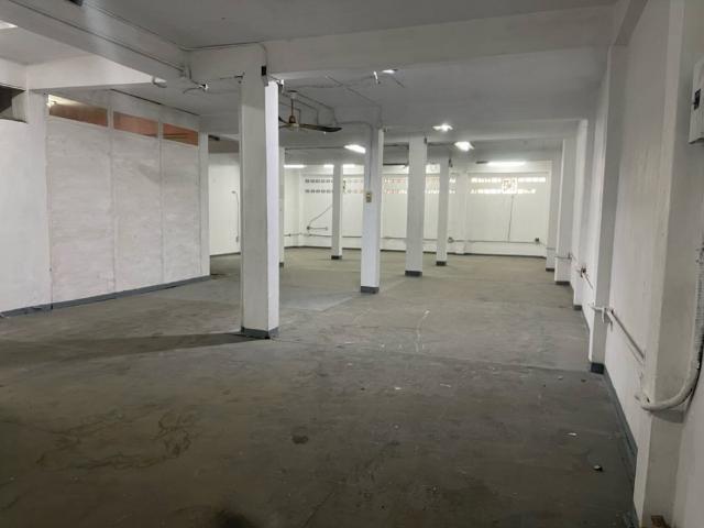 Venta de Edificio en Catia de 1.050m2 consta de 3 pisos montacargas