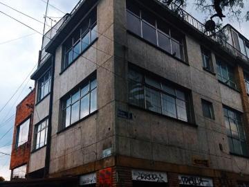 Se vende edificio en esquina con uso mixto en colonia Obrera