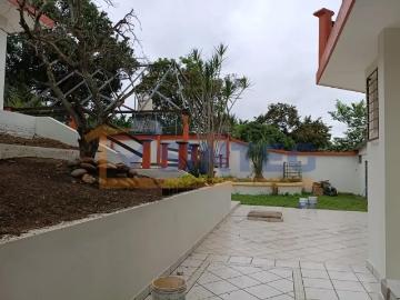 Venta de Edificio incluye casa principal con 4 recámaras  1 casa chica de 2 pzs y oficinas  de 2 pla