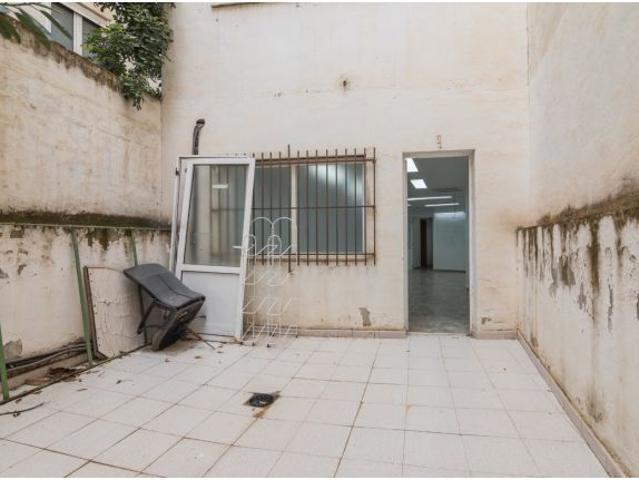 VENTA DE ENTRESUELO COMERCIAL EN ZONA MUY CENTRICA Y EN PERFECTO ESTADO PARA USO COMERCIAL !
