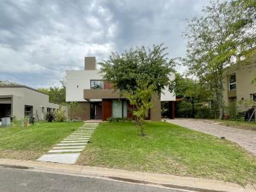 Venta de espectacular Casa 5 o mas ambientes en Berazategui