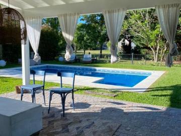 Venta de espectacular Casa 5 o mas ambientes en Berazategui
