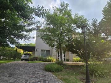 Venta de espectacular Casa 5 o mas ambientes en Berazategui