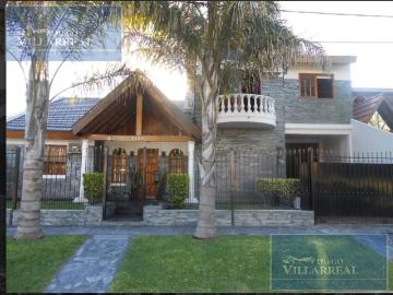 Venta de espectacular Casa 5 o mas ambientes en Puan