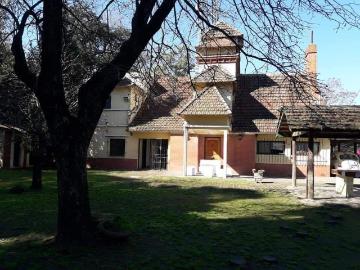 Venta de espectacular Quinta 5 o mas ambientes en Berazategui