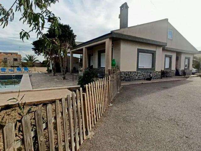 VENTA DE EXCELENTE CHALET INDEPENDIENTE ZONA VILLAMONTES SAN VICENTE DEL RASPEIG