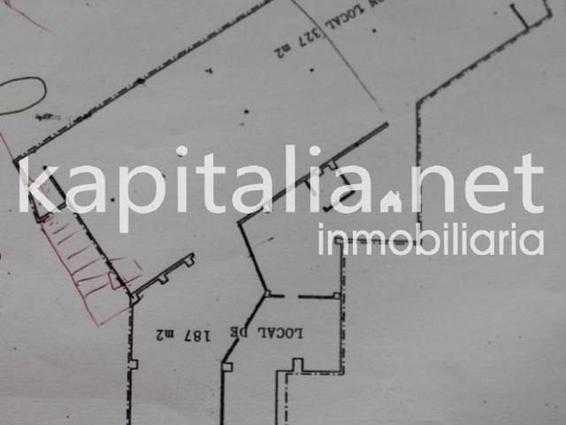 VENTA DE GRAN LOCAL COMERCIAL 187m2