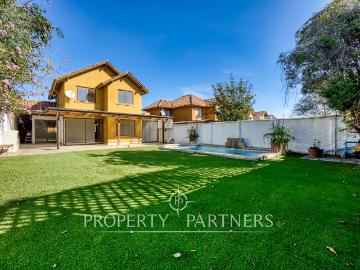 Venta de hermosa casa con piscina en sector de ARQVIVA de Peñalolén