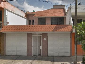 Venta de hermosa casa a minutos del Bosque de Arag?n