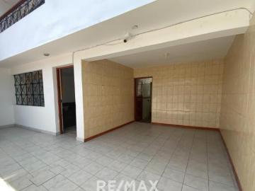 Venta De Hermosa Casa De 3 Pisos Ubicada En La Mejor Zona Del Rimac, En La Av La Capilla