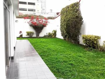 VENTA DE HERMOSA CASA DE 4 DORMITORIOS Y PISCINA
