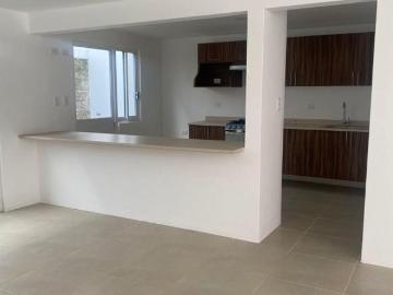 VENTA DE HERMOSA CASA DE AMPLIOS VENTANALES A 5 MIN DE PERIPLAZA