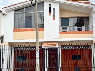 VENTA DE HERMOSA CASA EN VILLA MARÍA DEL TRIUNFO