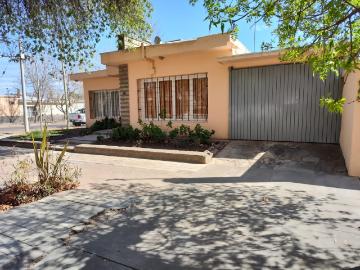 Venta de hermosa casa esquina y dpto, zona céntrica rivadavia mza