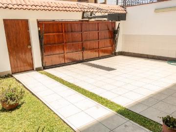 Venta de Hermosa Casa Remodelada en Buena Zona de Surco