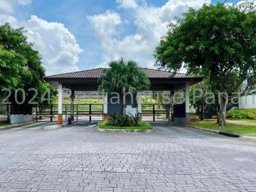 Venta de hermosa y exclusiva casa en Brisas del Golf PH Aventura, 191m²