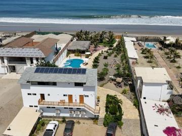 Venta de Hotel en VICHAYITO de 2,000 m2 frente a la playa de LUJO