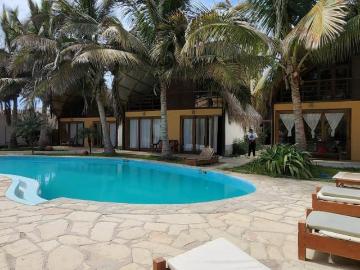 VENTA DE HOTEL EN MANCORA DE 2,000 M2