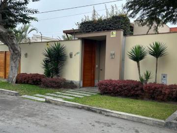 Venta de impecable casa con piscina ubicada en la molina vieja