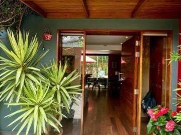 VENTA DE LINDA CASA A PASOS DEL FARO Y MALECÓN