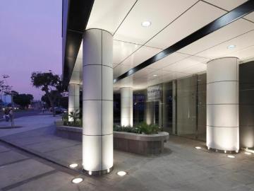 VENTA DE LOCAL COMERCIAL 1ER Y 2DO PISO EDIFICIO OMEGA gcucho,lima1