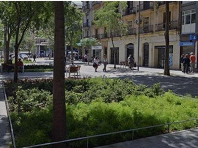 Venta de local comercial con licencia de restauración C3 junto al Mercat Sant Antoni