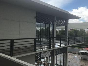 Venta de local comercial en El Refugio para Restaurante o otro Giro