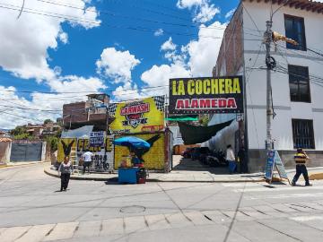 VENTA DE LOCAL COMERCIAL EN ESQUINA FRENTE AL PARQUE ALAMEDA VALDELIRIOS, AYACUCHO