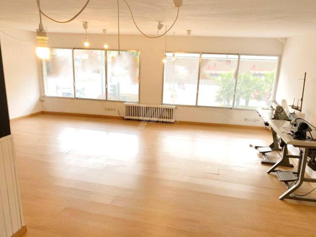 Venta de Local Comercial en Santiago de Compostela Zona Sar