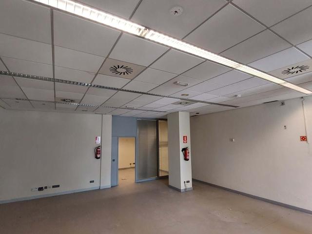 Venta de local comercial en Vitoria 118 m²