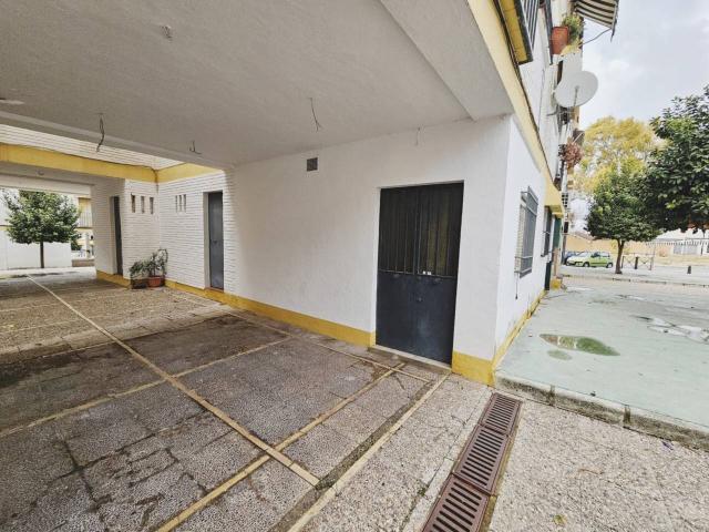 Venta de local en Blas infante Cabra