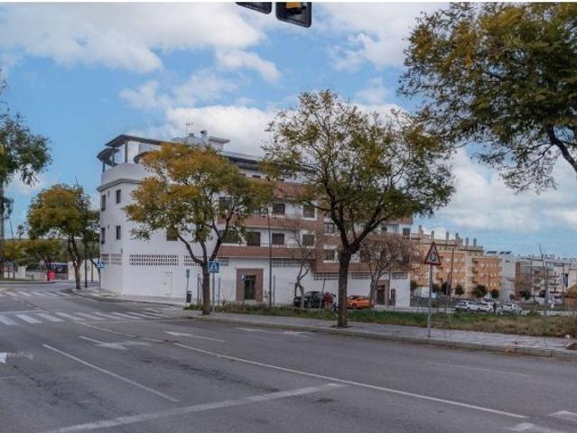 Venta de local + plaza de aparcamiento en Lucena Córdoba