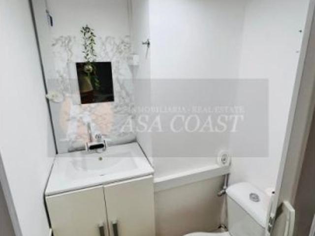 Venta de local reformado en primera línea, Puerto Deportivo, Fuengirola