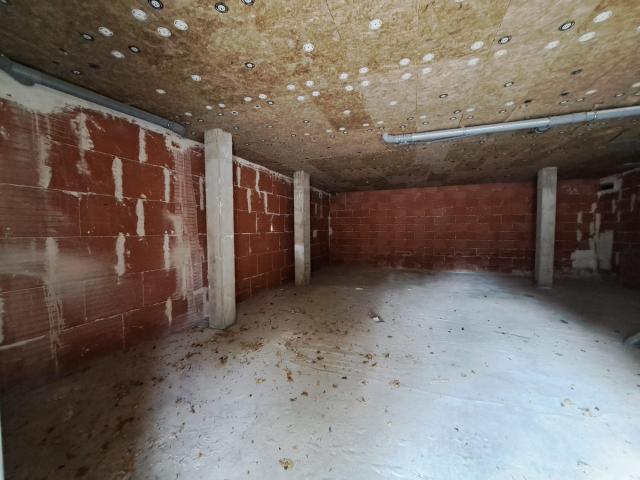 VENTA DE LOCALES JUNTO A PLAZAS DE GARAJE EN AVDA. MADRID 13, LAGUNA DE DUERO