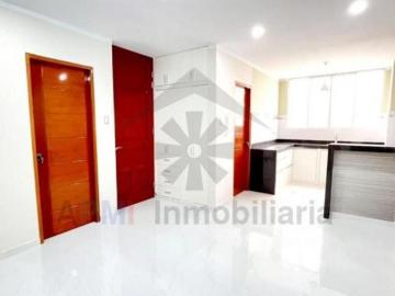 Venta de Minidepartamento en Segundo Piso Costado Urbanización Los Sauces