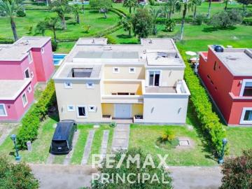 Venta de moderna casa de playa en Asia con un área total de 600m2 y 360m2 de construida
