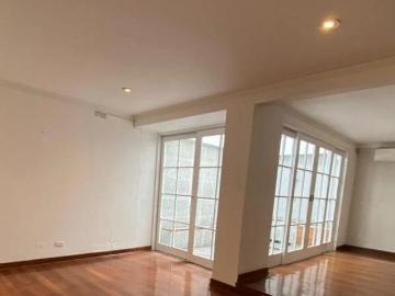 Venta de moderna casa en condominio en los batallones surco