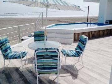 VENTA DE MODERNA Y ENCANTADORA CASA DE PLAYA EN SAMUEL PASTOR, CAMANÁ,AREQUIPA