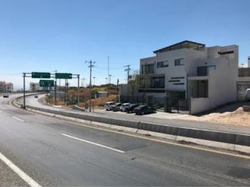 VENTA DE MODERNO EDIFICIO DE OFICINAS Y BODEGA REAL DE JURIQUILLA QUERETARO