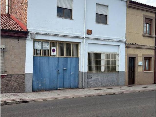VENTA DE NAVE CON CASA